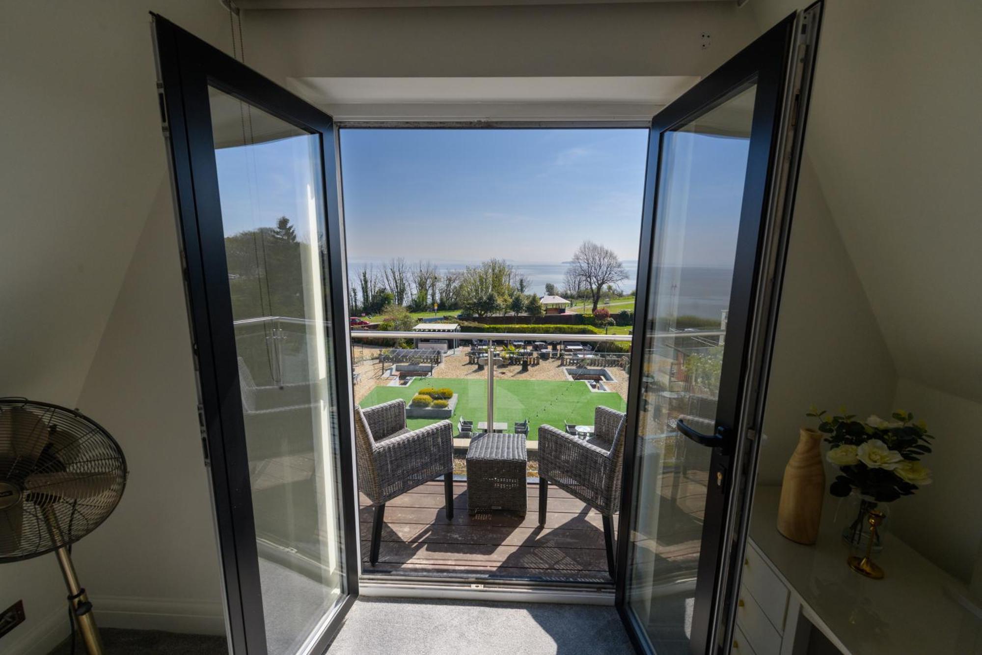 Holm House - Luxury Seaside Retreat Penarth Ruang foto
